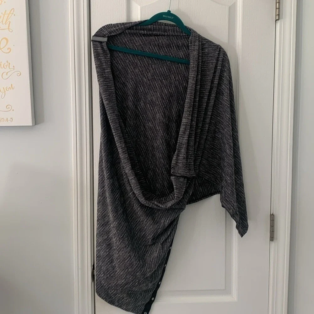 Lululemon Gray Striped‎ Vinyasa Reversible Convertible Snap Scarf